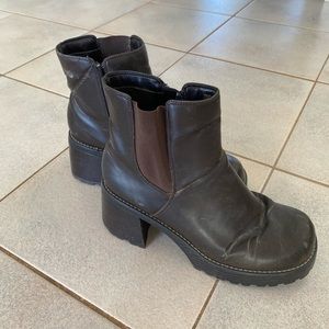 CHUNKY VINTAGE 90s BOOTS